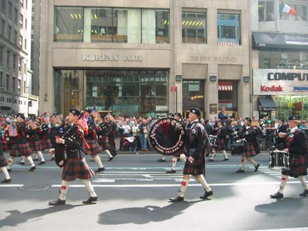 2003-03-17 066 Parade - Bagpipes